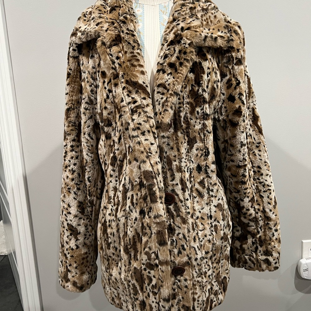 Novelti adorable junior faux fur coat size 15/16 or size small
